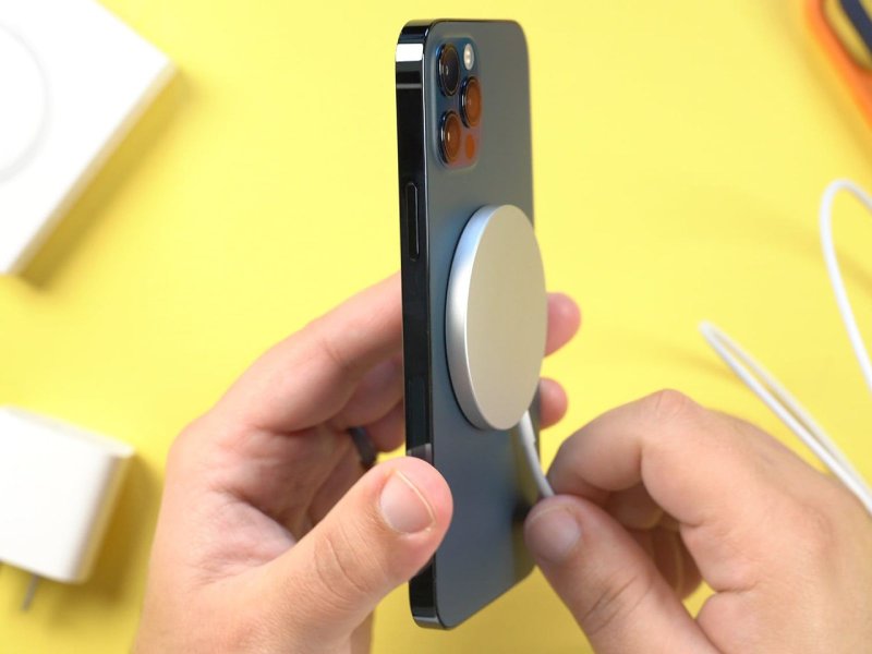 Iphone không nhận sạc Magsafe