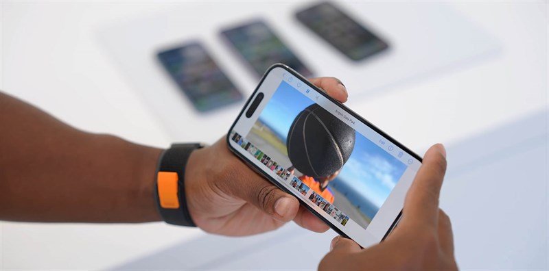 Tính năng camera iPhone 15 so với các đối thủ Android